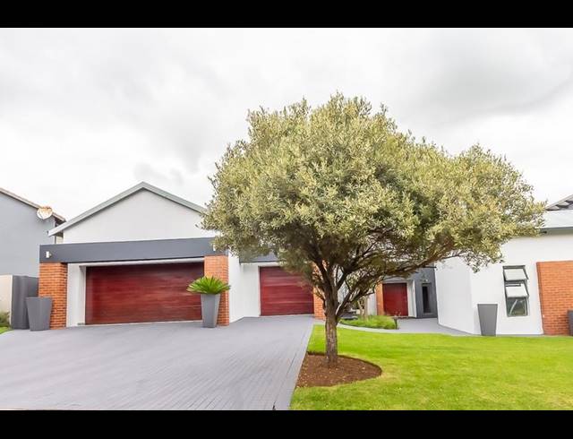 4 BEDROOM HOUSE FOR SALE IN COPPERLEAF ESTATE